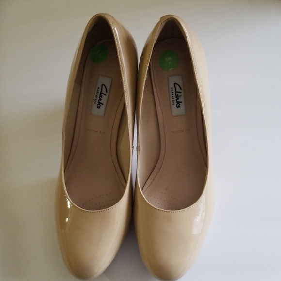 Shoes - Picture 2 of 8